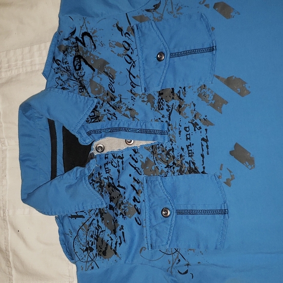 Men's Shirt - Picture 2 of 5